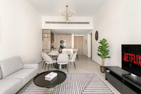 VayK - Stylish 2 Bedrooms Apartment with Premium Amenities in JVC